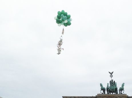 geldregenbrandenburgertor.jpg